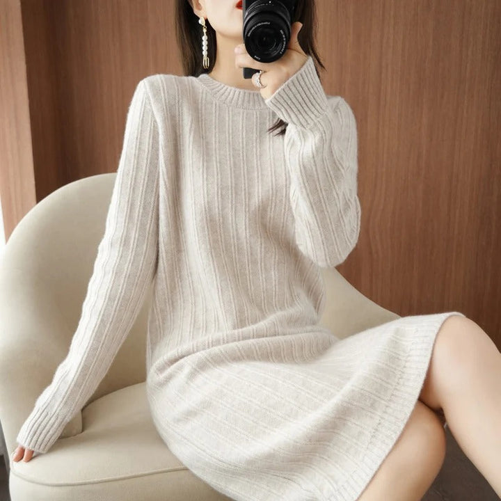 Gestricktes Winterkleid Mit Langen Ärmeln | Midi