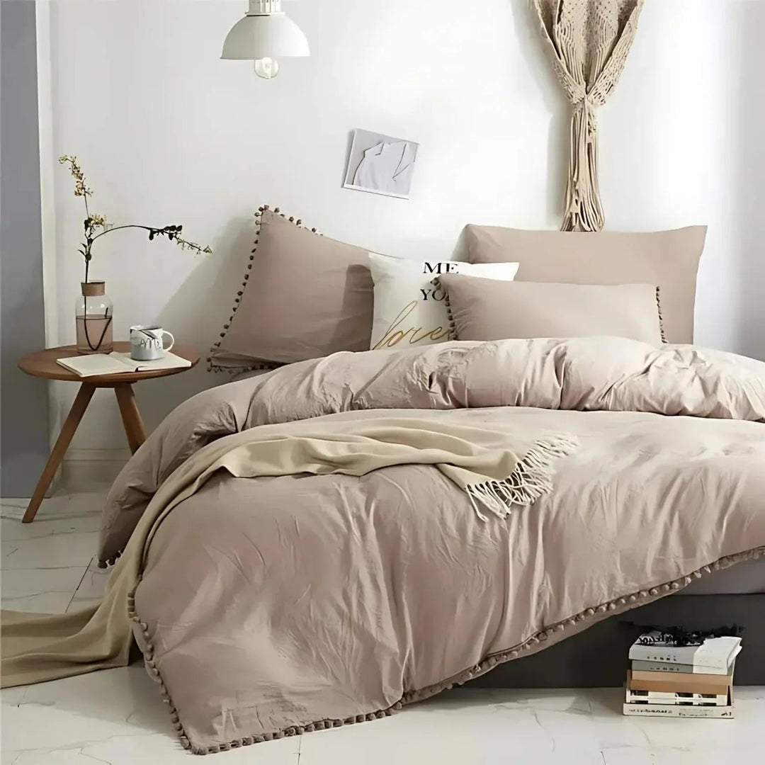 Scandinavian Style Quilt Bedding Set with Pompom Edge