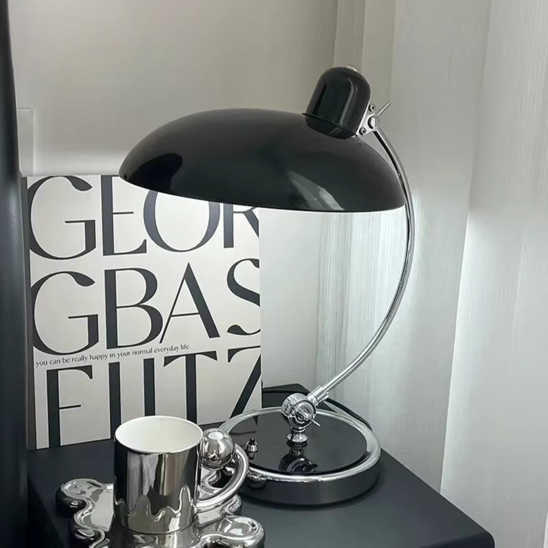 Moderne skandinavische Bauhaus-Tischlampe