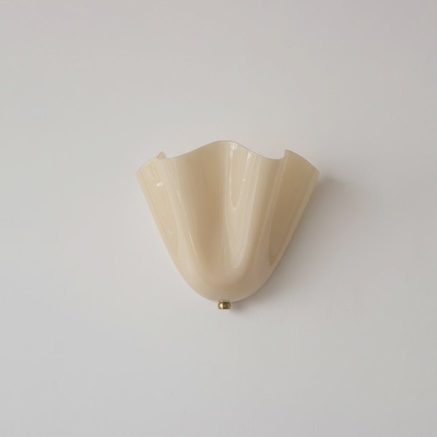 Sculpted Petal Wall Light – Modern Indoor Sconce