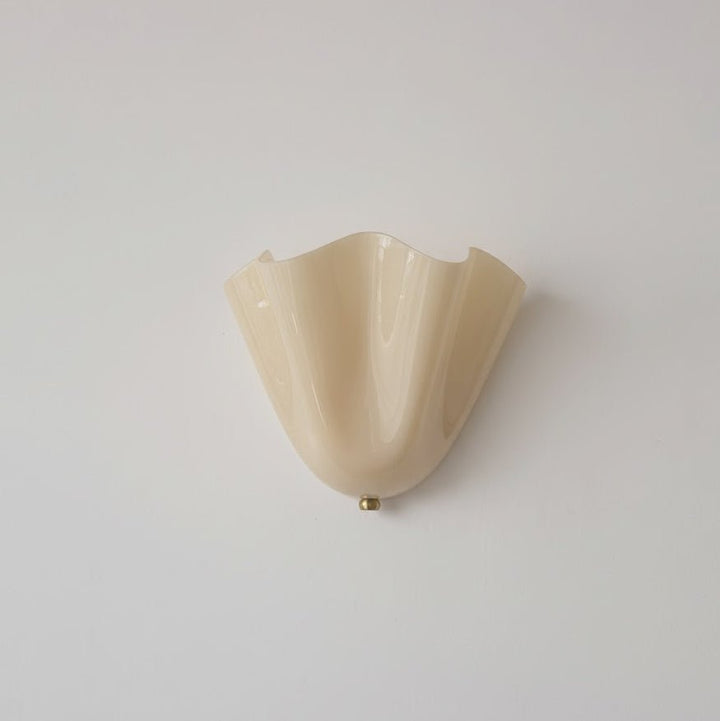 Sculpted Petal Wall Light – Modern Indoor Sconce