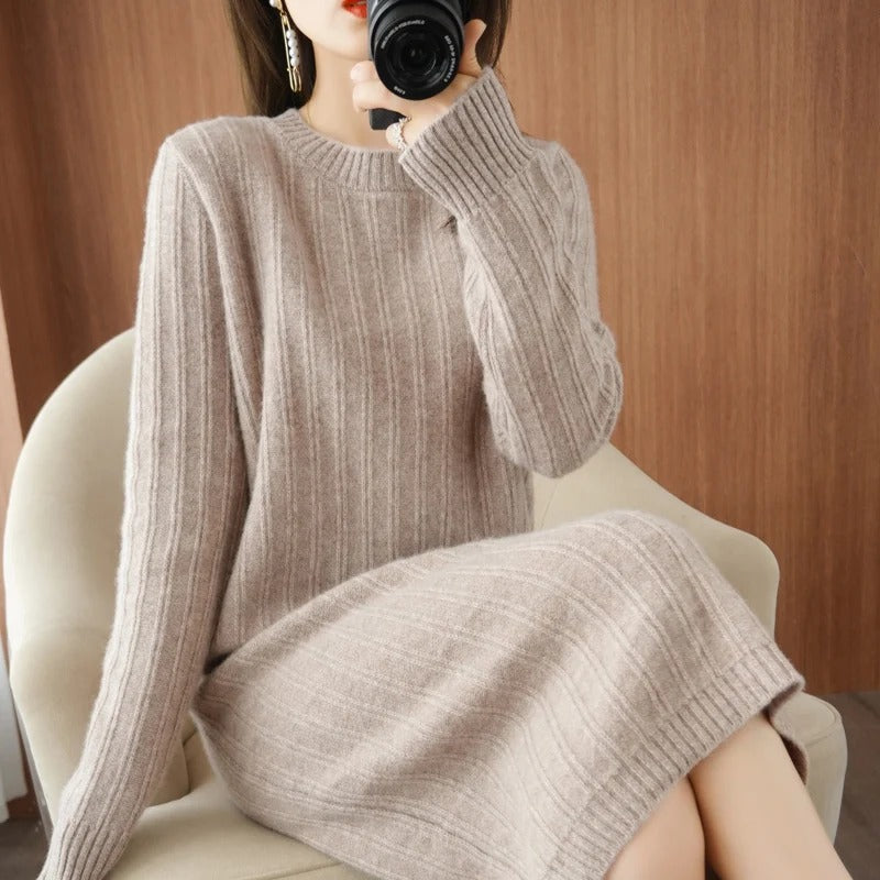 Gestricktes Winterkleid Mit Langen Ärmeln | Midi
