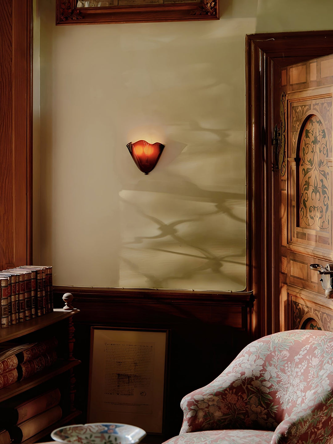 Sculpted Petal Wall Light – Modern Indoor Sconce