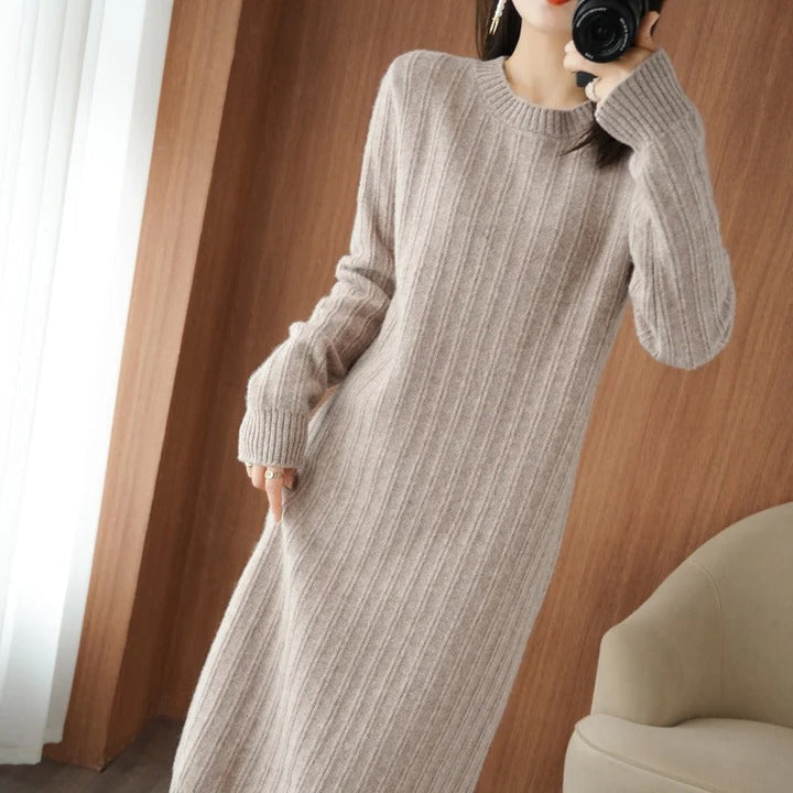 Gestricktes Winterkleid Mit Langen Ärmeln | Midi
