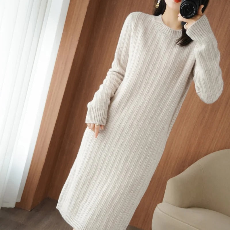 Gestricktes Winterkleid Mit Langen Ärmeln | Midi