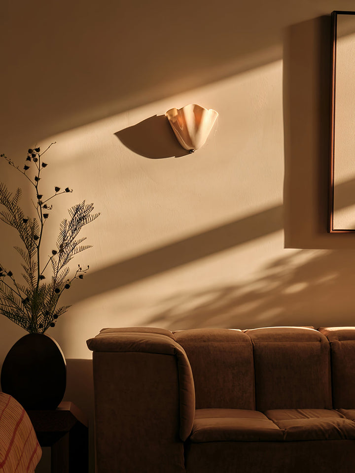 Sculpted Petal Wall Light – Modern Indoor Sconce