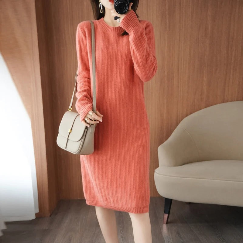 Gestricktes Winterkleid Mit Langen Ärmeln | Midi