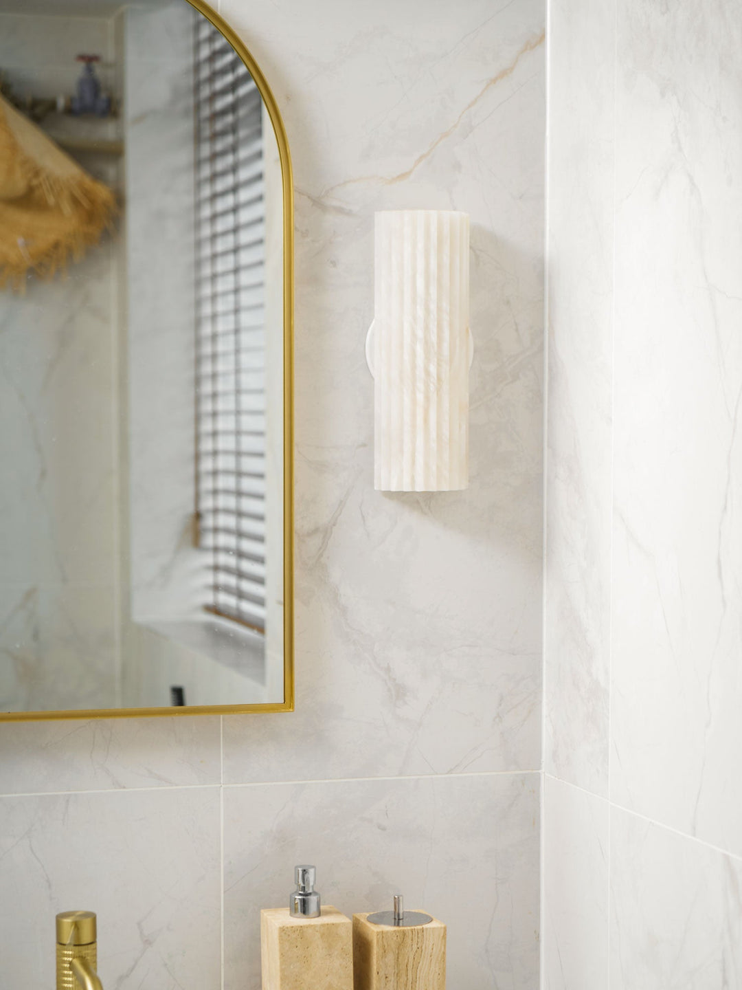 Luz de Pared LED Vertical Acanalada – Lámpara Decorativa de Interior