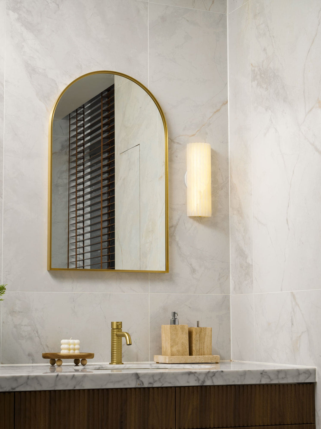 Luz de Pared LED Vertical Acanalada – Lámpara Decorativa de Interior