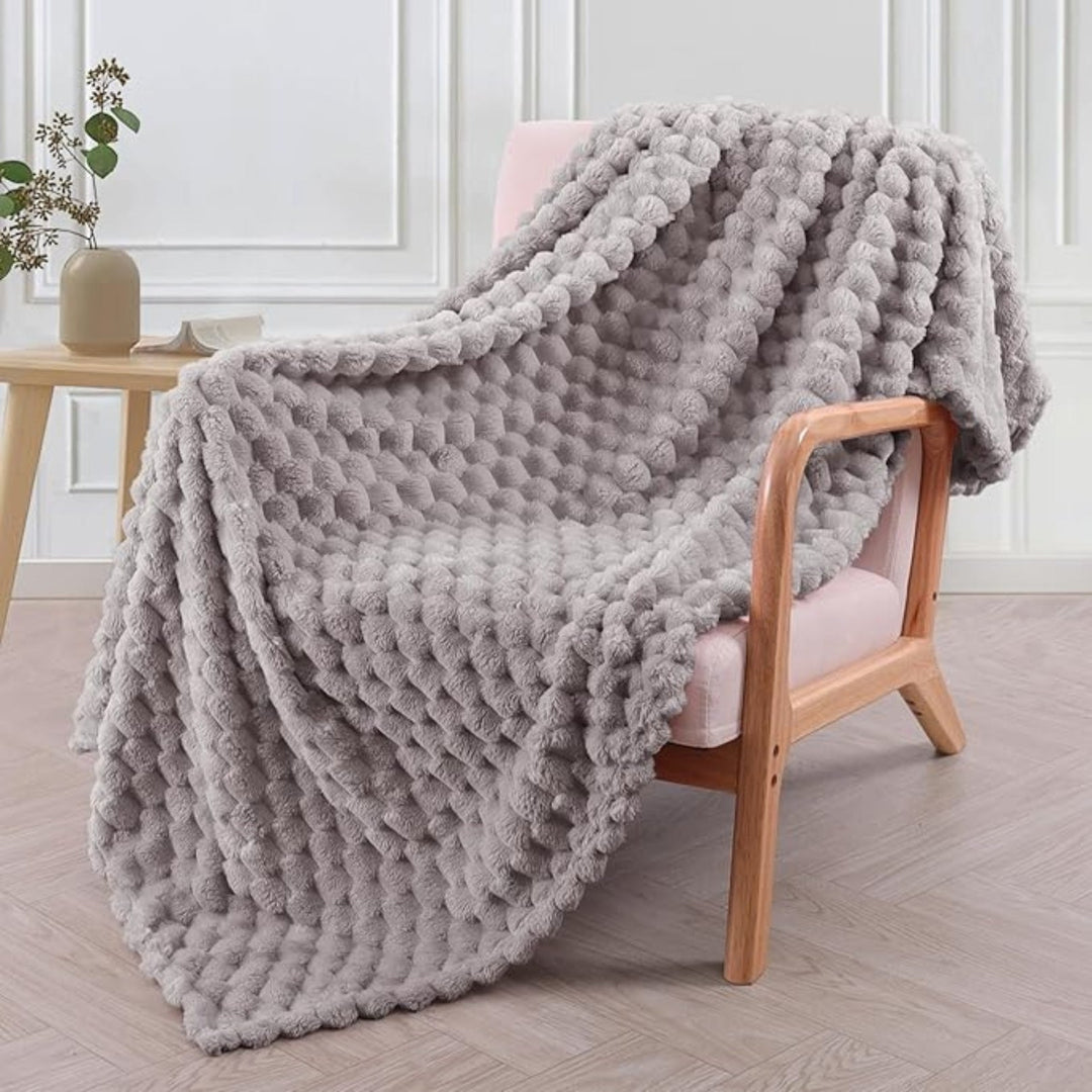 Plush Cosy Blanket Lightweight Warm Sofa & Bed Throw