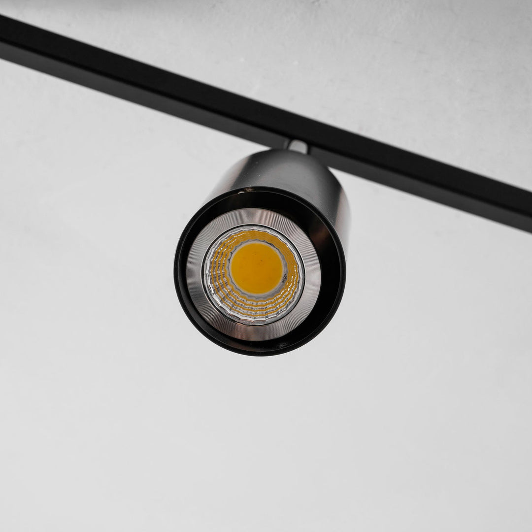 Moderni monipäinen kattovalaisin säädettävällä spottivalopalkilla