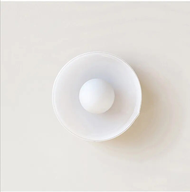 Moderne LED-Deckenleuchte im nordischen Stil