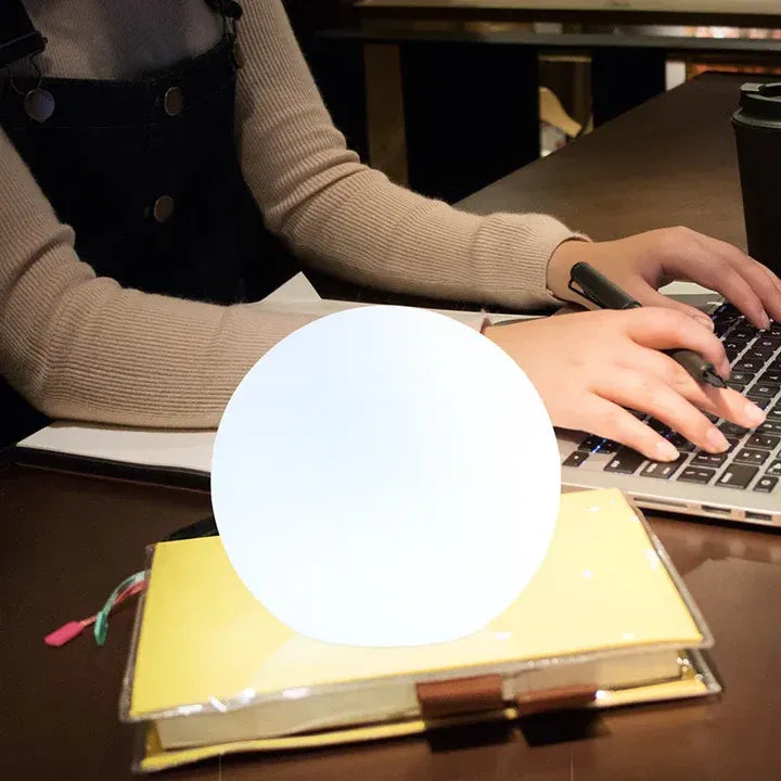 Kugelförmige LED-Tischlampe – Dynamischer Farbwechsel & Stimmungslicht | Perfekt für Wohnzimmer, Schlafzimmer & Entspannung