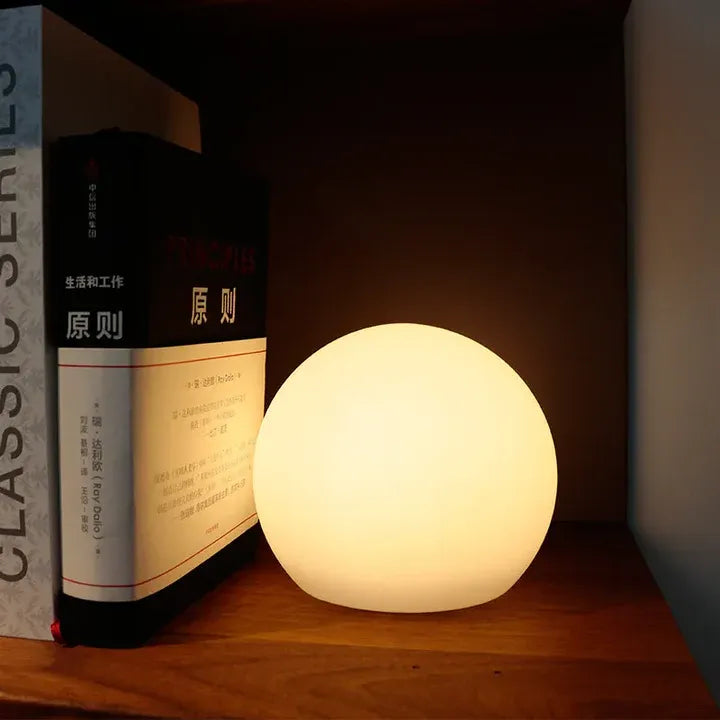 Kugelförmige LED-Tischlampe – Dynamischer Farbwechsel & Stimmungslicht | Perfekt für Wohnzimmer, Schlafzimmer & Entspannung