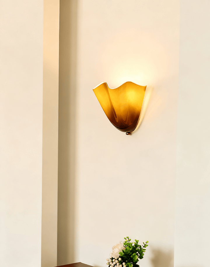 Sculpted Petal Wall Light – Modern Indoor Sconce