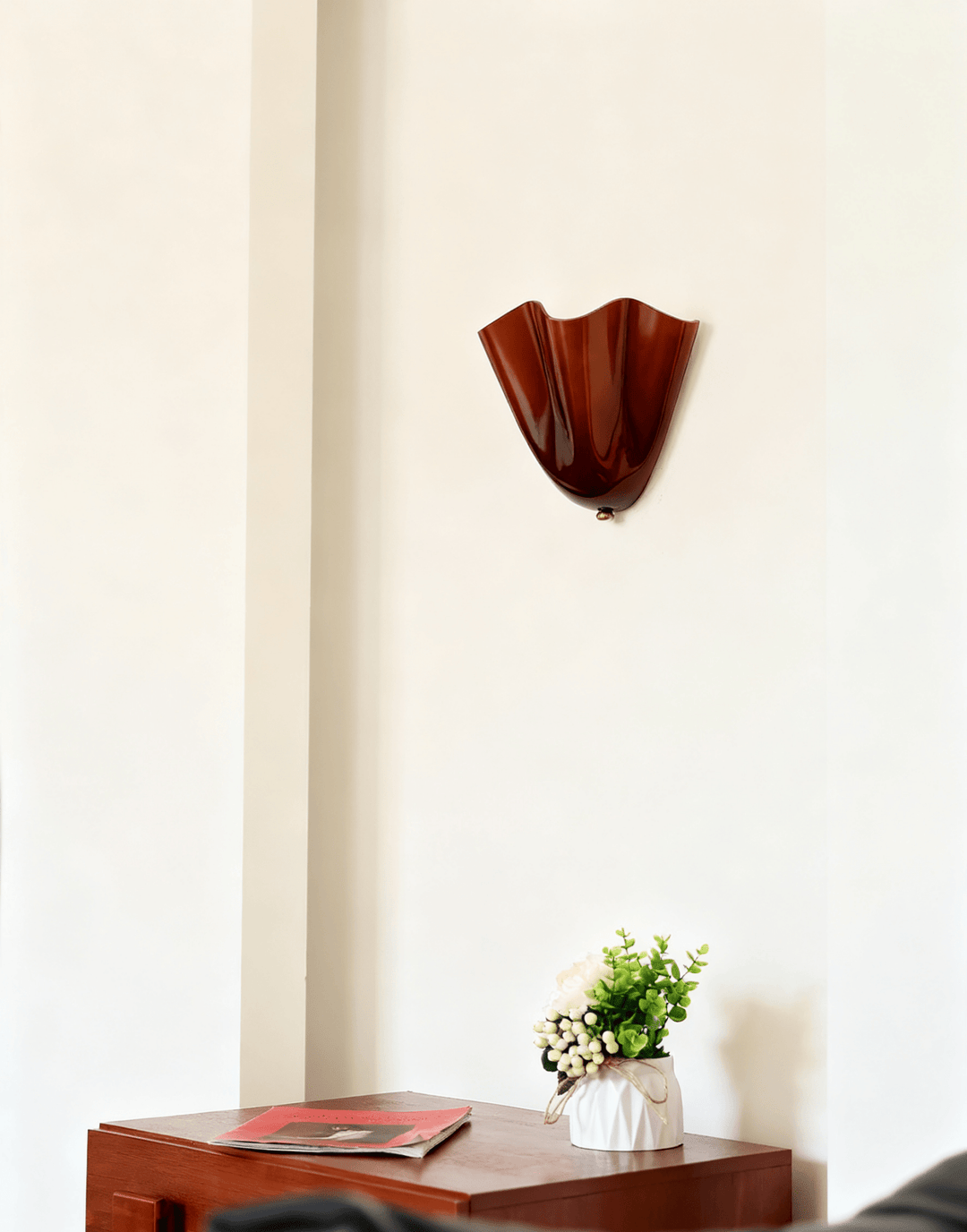 Sculpted Petal Wall Light – Modern Indoor Sconce