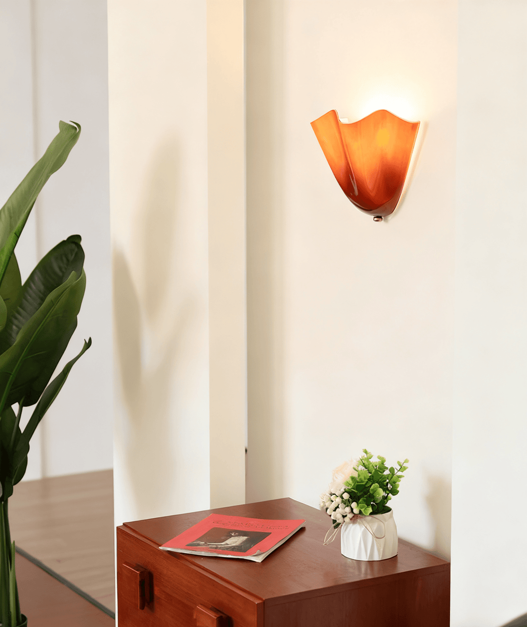 Sculpted Petal Wall Light – Modern Indoor Sconce