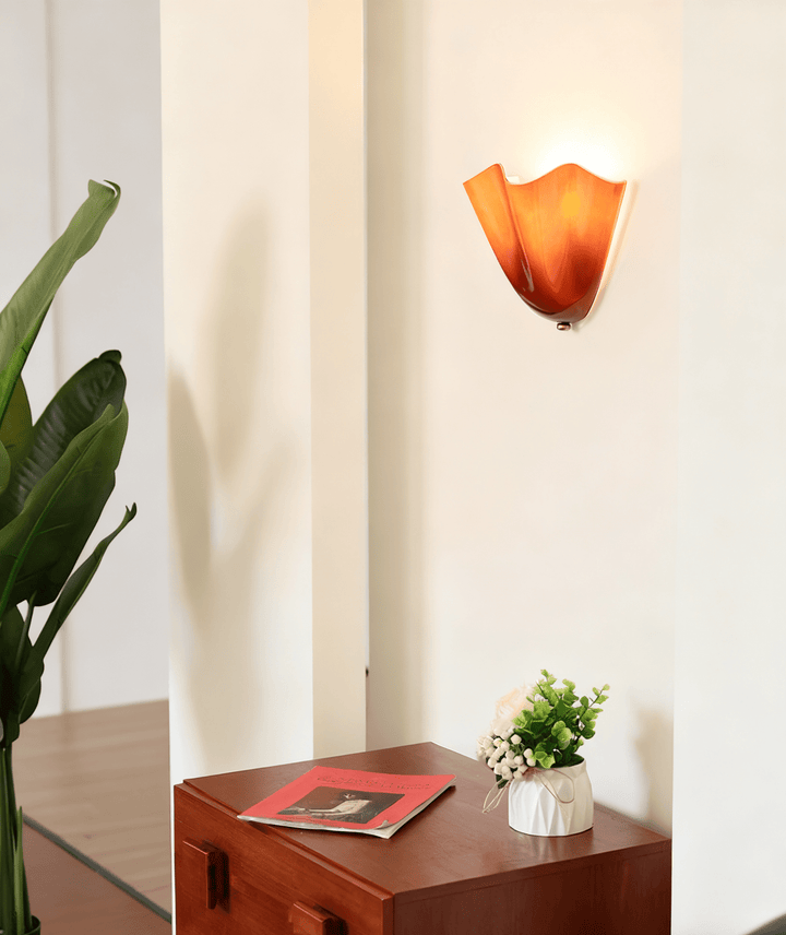 Sculpted Petal Wall Light – Modern Indoor Sconce