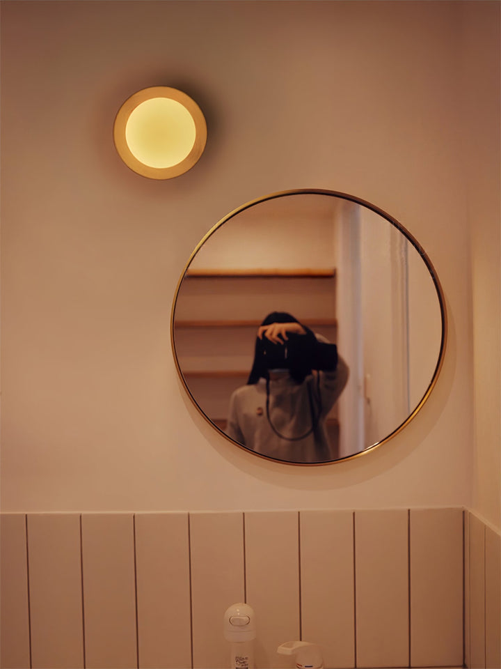 Natura Orb Holz-Wandleuchte