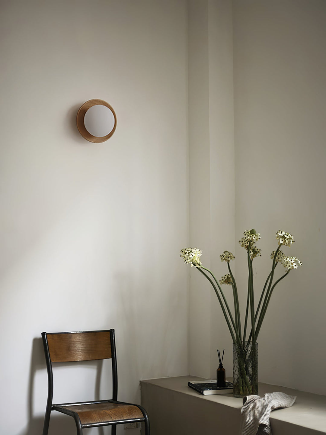 Natura Orb Holz-Wandleuchte