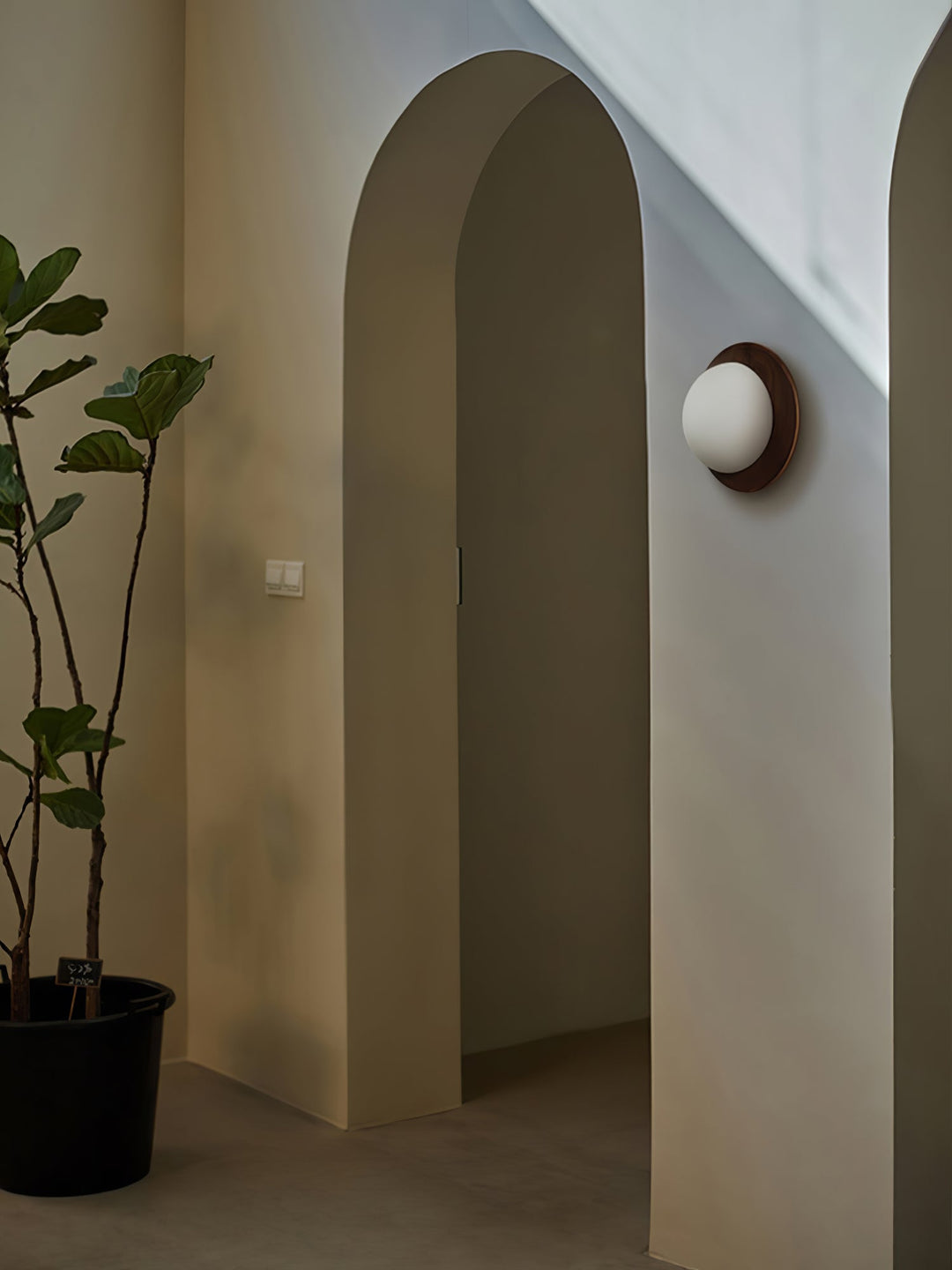 Natura Orb Holz-Wandleuchte