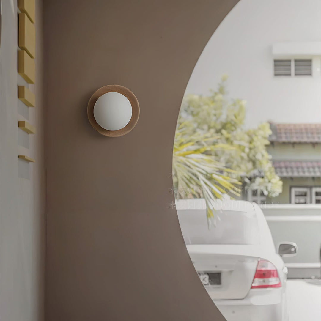 Natura Orb Holz-Wandleuchte