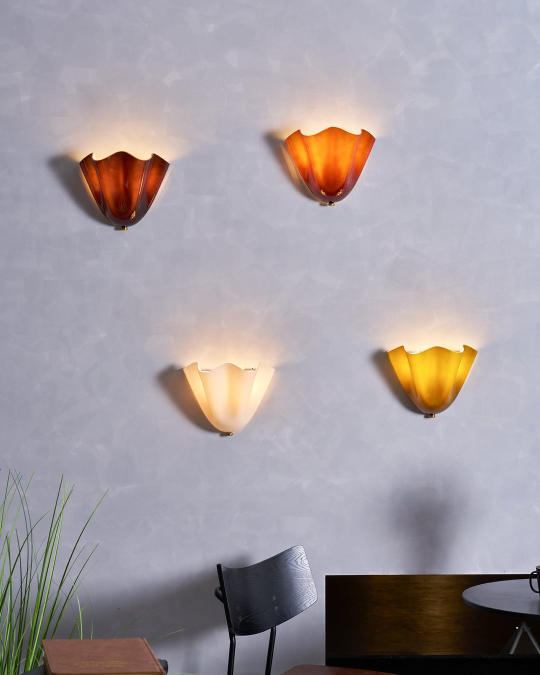 Sculpted Petal Wall Light – Modern Indoor Sconce
