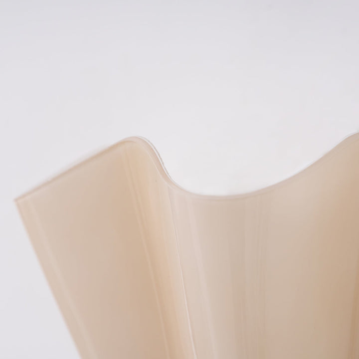 Sculpted Petal Wall Light – Modern Indoor Sconce