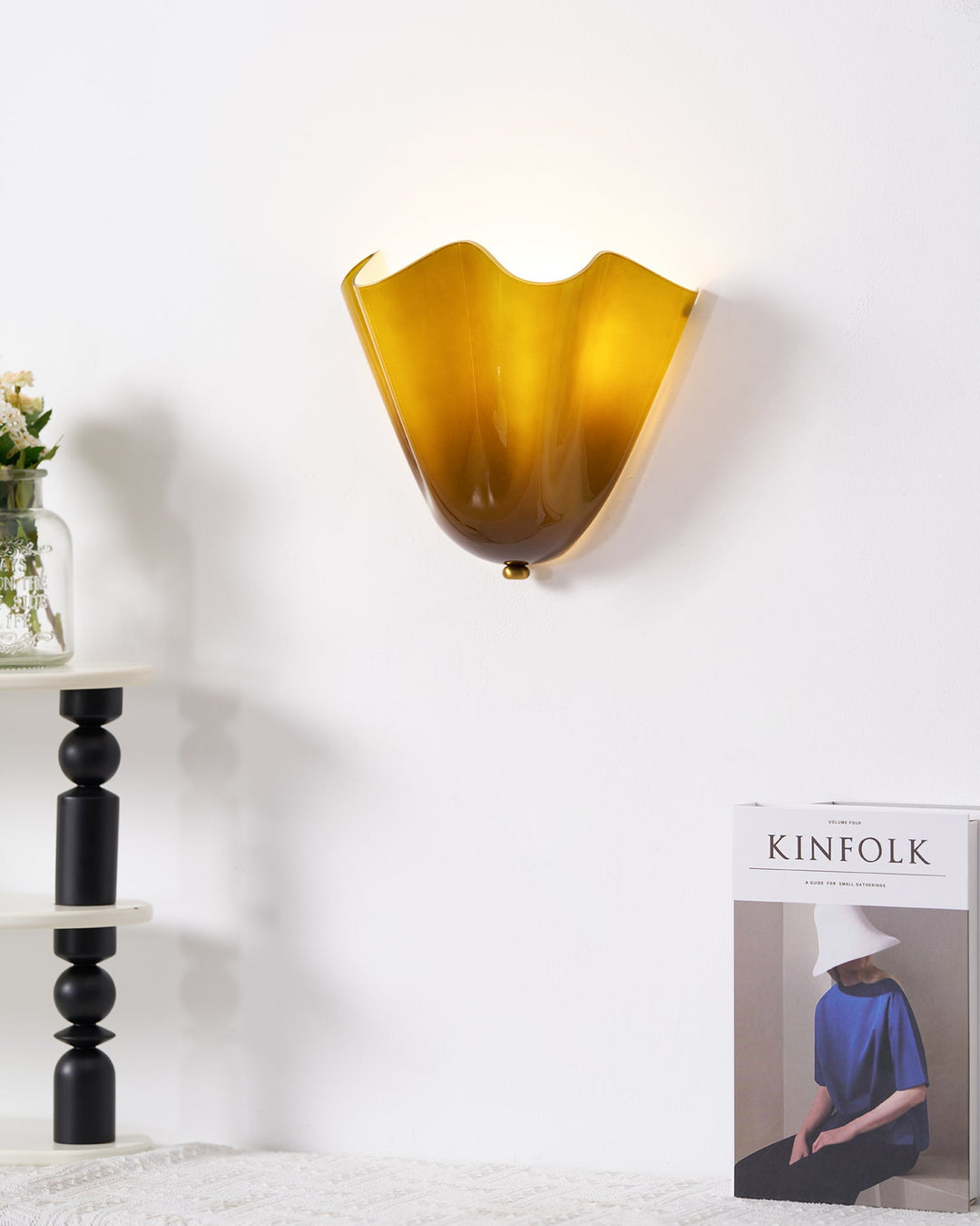 Sculpted Petal Wall Light – Modern Indoor Sconce