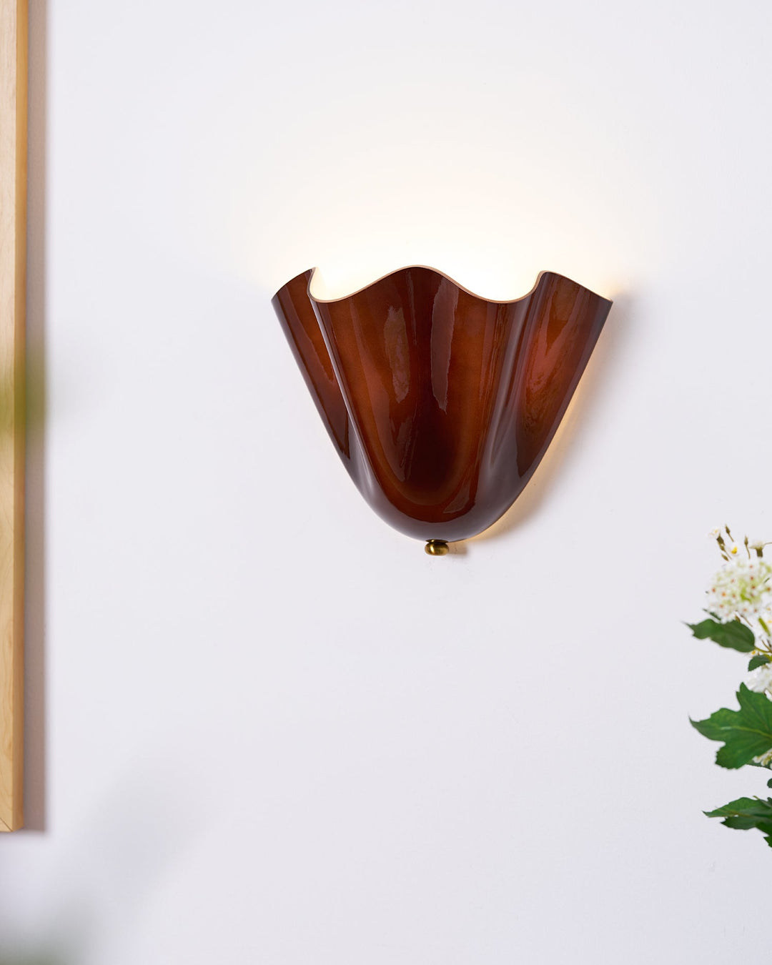 Sculpted Petal Wall Light – Modern Indoor Sconce
