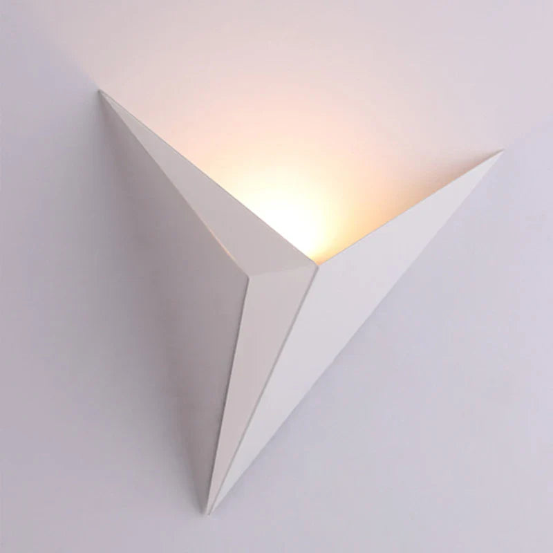 Contemporary LED Wall Light – Geometric Accent Lamp