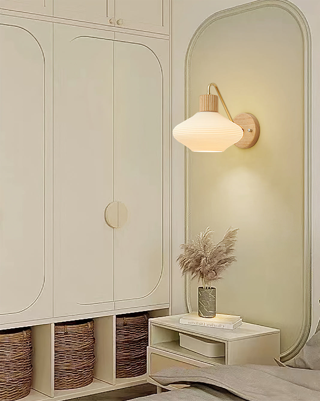 Nordica trä- och glasvägglampa