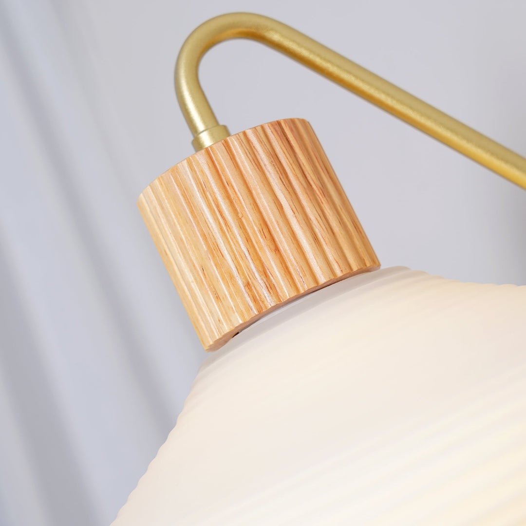 Nordica trä- och glasvägglampa