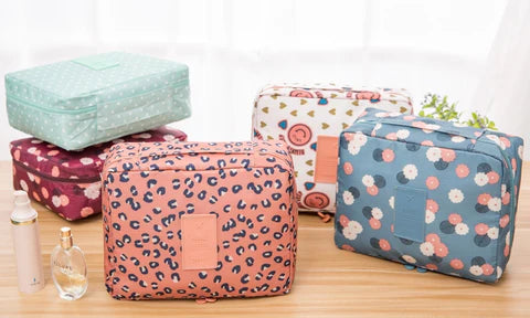 Reise-Kosmetiktasche – Kompakt, Wasserabweisend & Vielseitig | Ideal für Urlaub, Alltag & Handgepäck