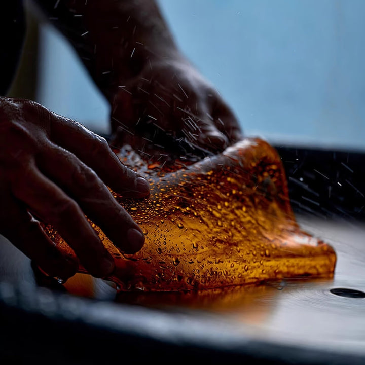 Sculpted Petal Wall Light – Modern Indoor Sconce