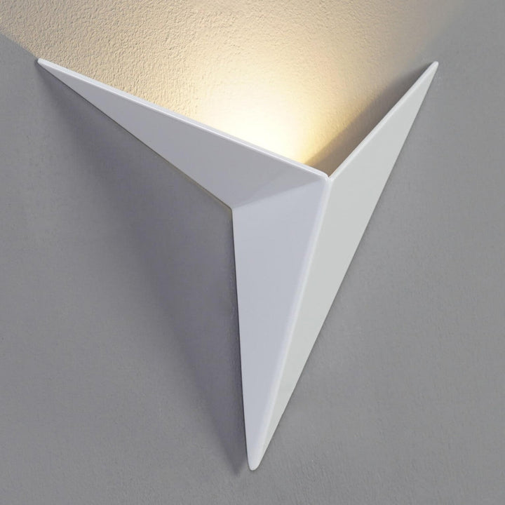 Contemporary LED Wall Light – Geometric Accent Lamp