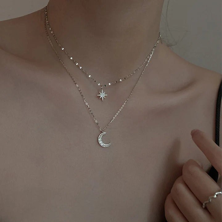 Doppelte Halskette mit Mond-Design – Elegantes Silber-Accessoire mit zartem Lichtschimmer | Stilvoll & Symbolisch für jeden Anlass