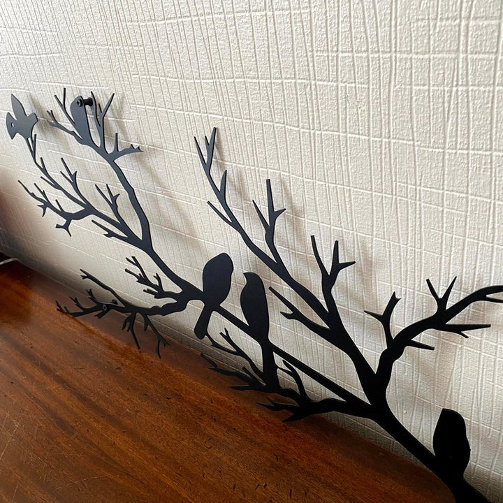 Metall-Wanddeko mit Vögeln auf Zweig – Modern & Klassisch kombinierbar | Stilvolle Wandkunst für Wohnzimmer, Flur & Büro