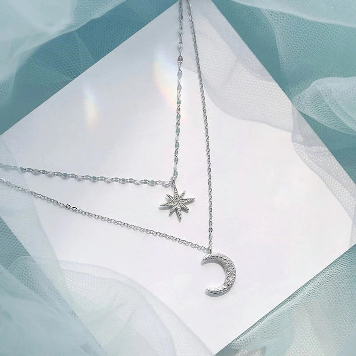 Doppelte Halskette mit Mond-Design – Elegantes Silber-Accessoire mit zartem Lichtschimmer | Stilvoll & Symbolisch für jeden Anlass