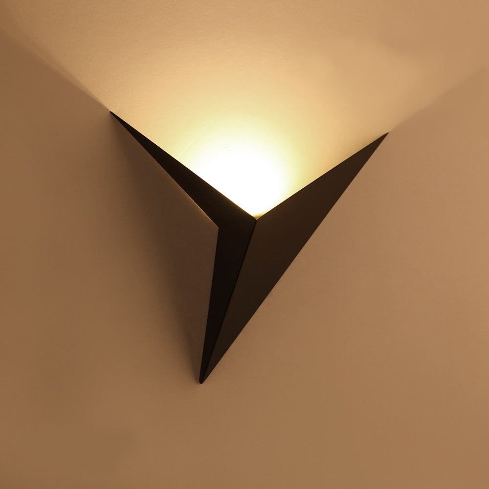 Contemporary LED Wall Light – Geometric Accent Lamp