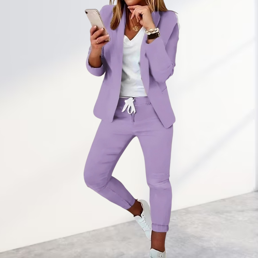 Zweiteiliges Set Aus Blazer Und Hose Für Damen | Stilvoll