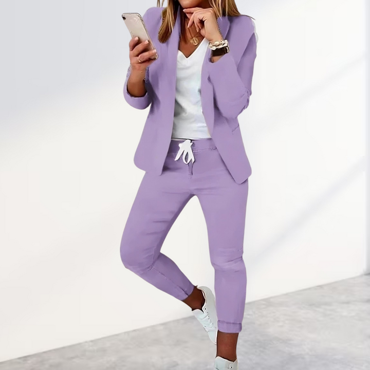 Zweiteiliges Set Aus Blazer Und Hose Für Damen | Stilvoll