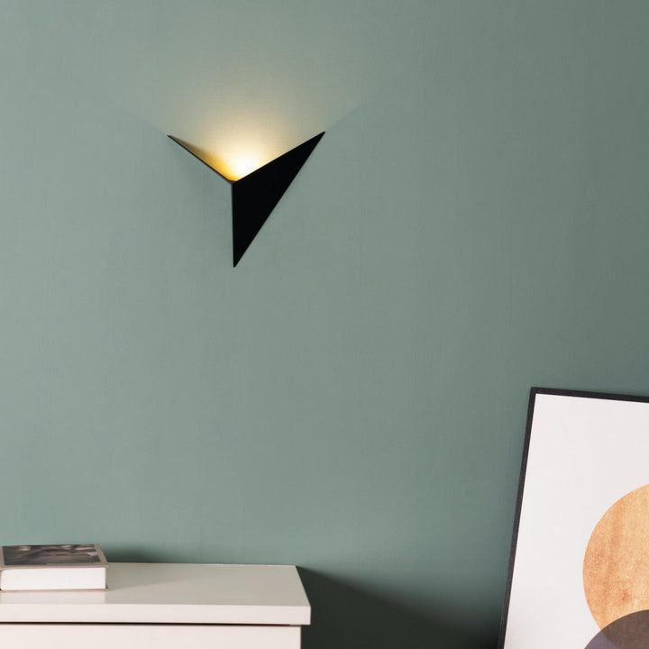 Contemporary LED Wall Light – Geometric Accent Lamp