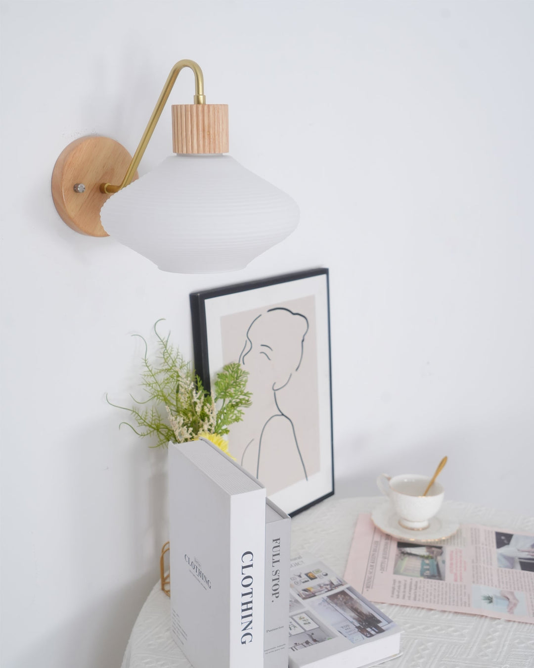 Nordica trä- och glasvägglampa